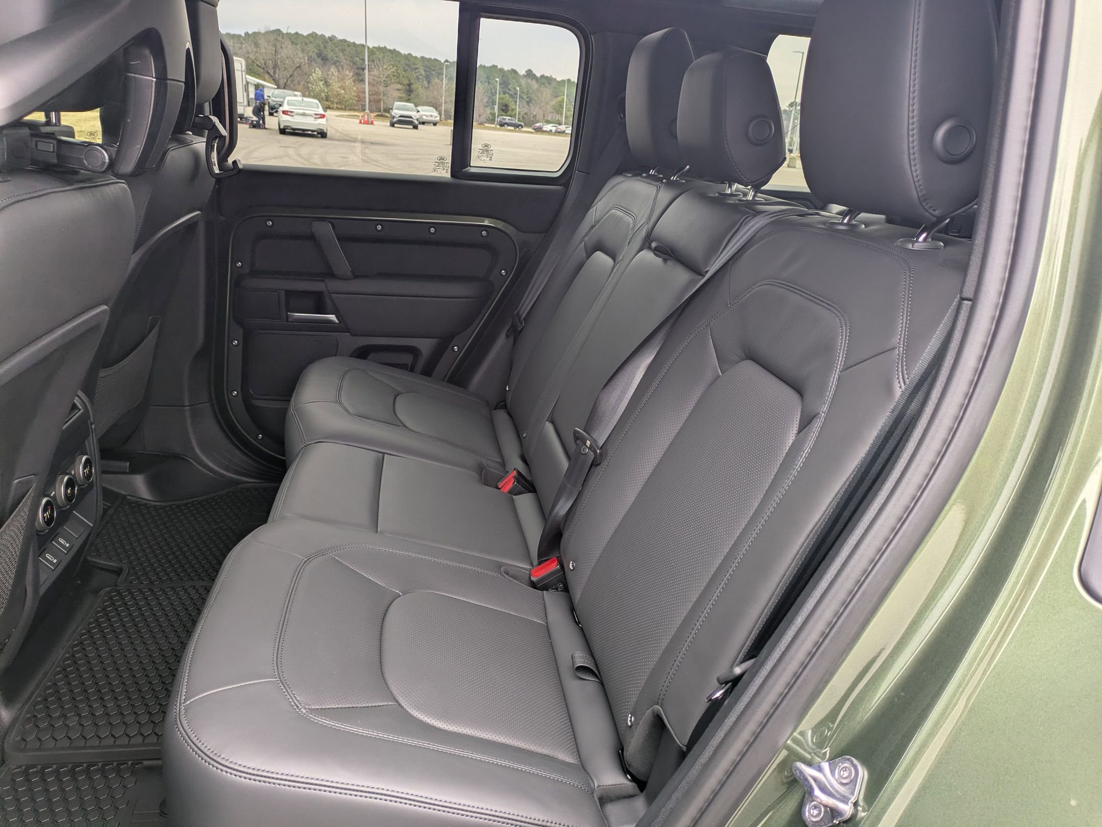 New 2026 Land Rover Defender 110 X-Dynamic SE image 27