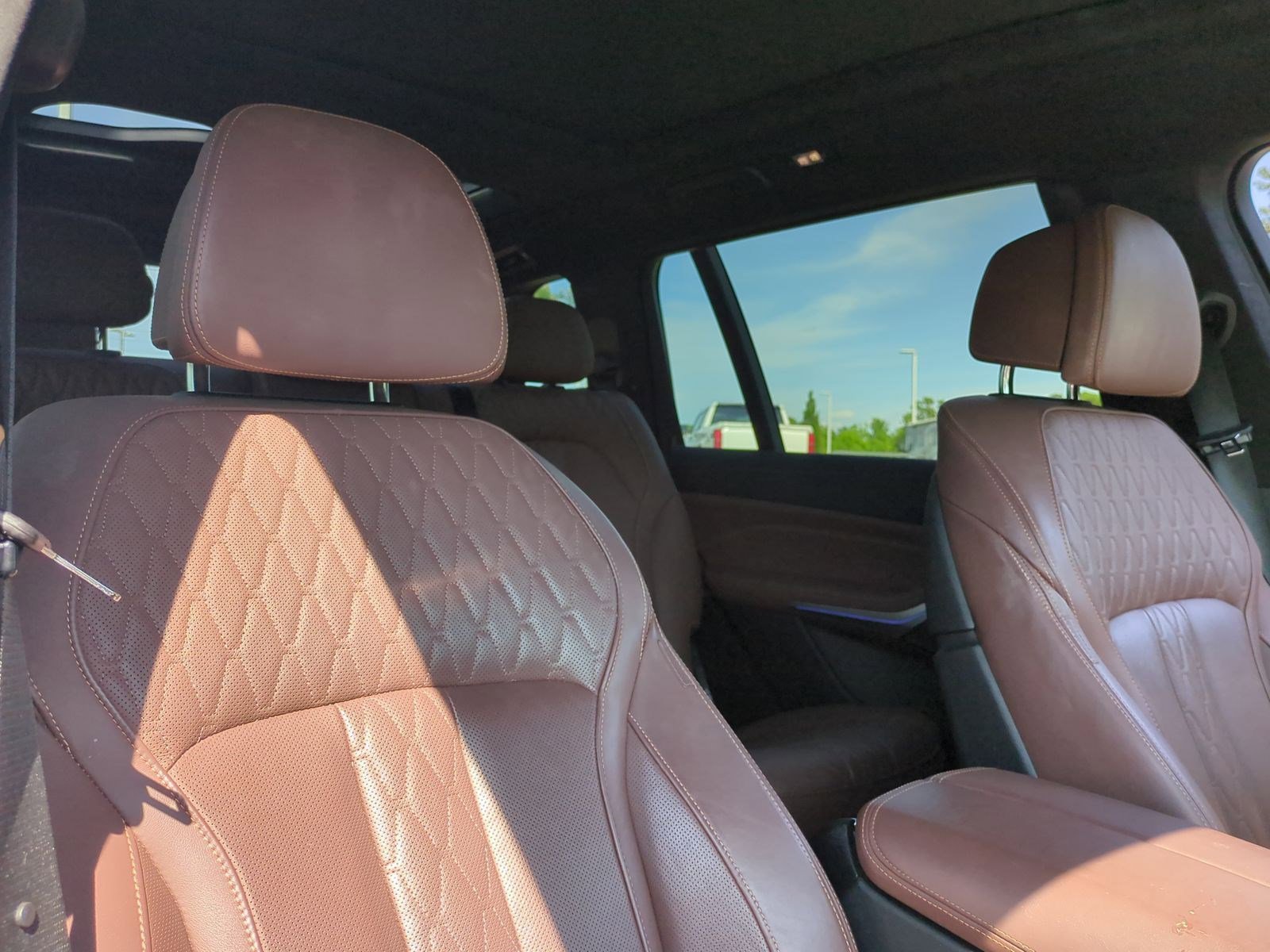 Used 2022 BMW X7 xDrive40i w/ M Sport Package AWD/4WD image 14