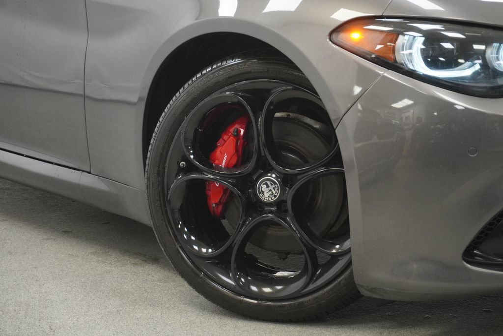 Used 2024 Alfa Romeo Giulia Veloce video 4