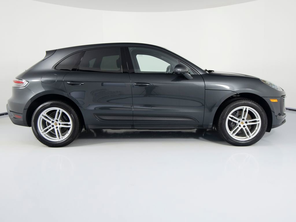 Certified 2025 Porsche Macan image 11