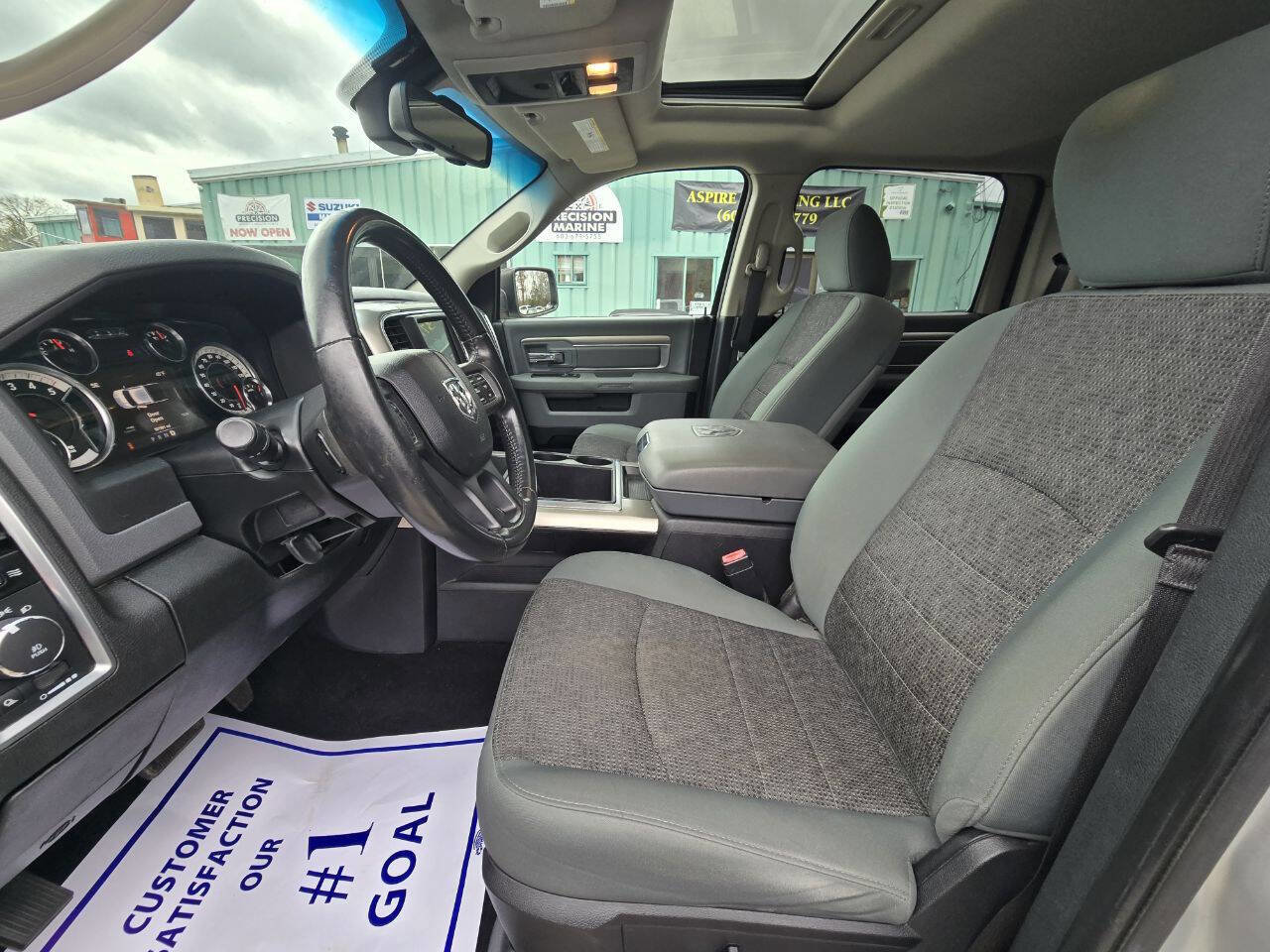 Used 2015 RAM 1500 Classic SLT w/ SLT Plus D￩cor Group image 16