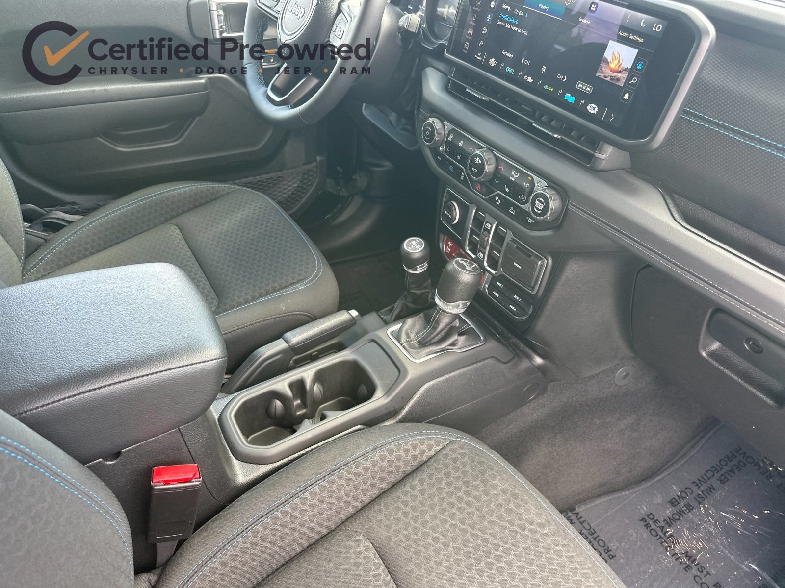 Used 2025 Jeep Wrangler Unlimited Rubicon 4xe w/ Safety Group AWD/4WD image 17