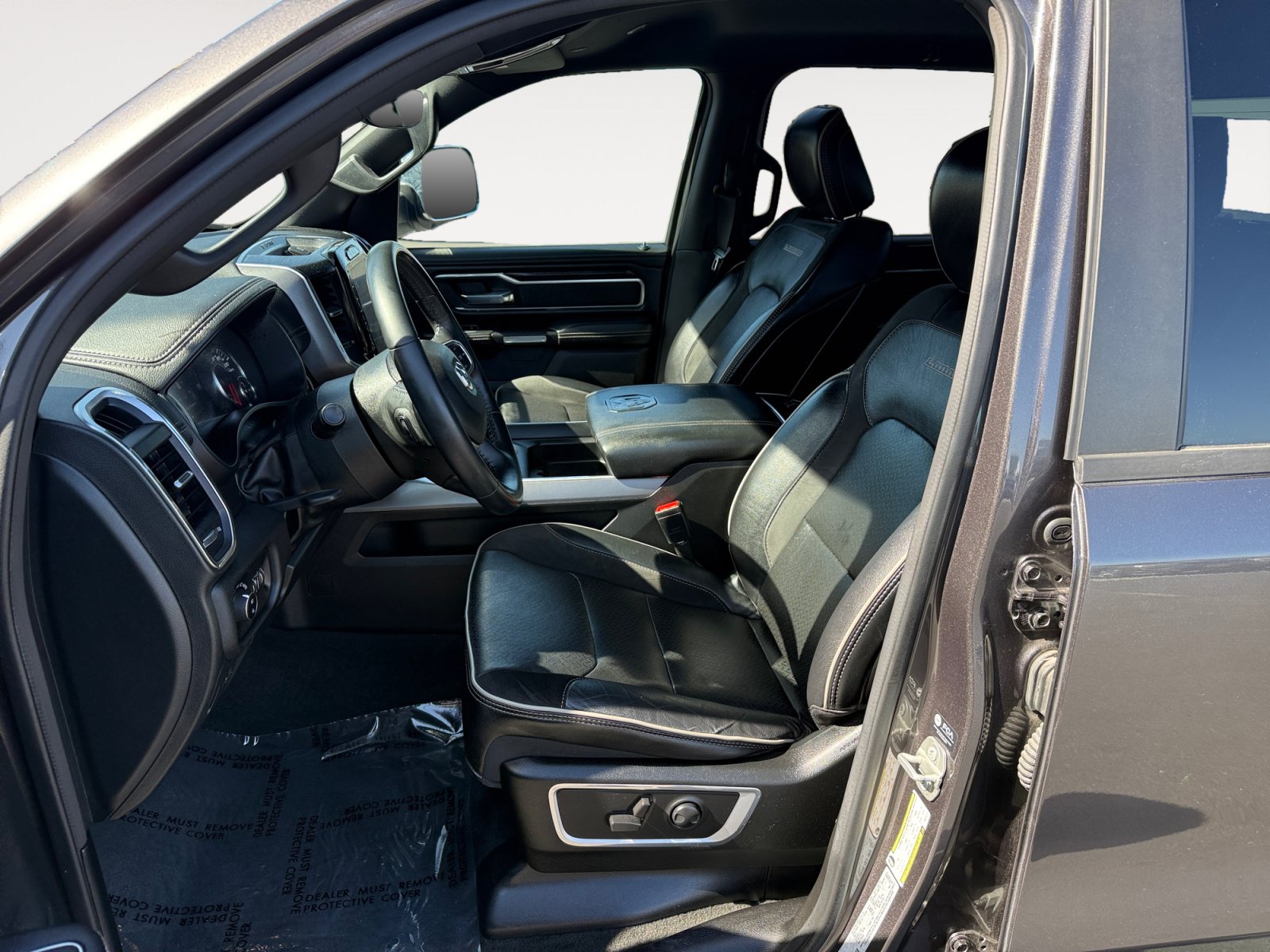 Used 2023 RAM 1500 Laramie AWD/4WD image 10
