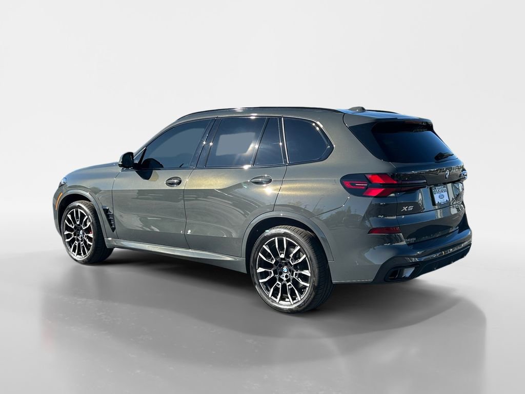Used 2026 BMW X5 xDrive40i w/ M Sport Package image 3
