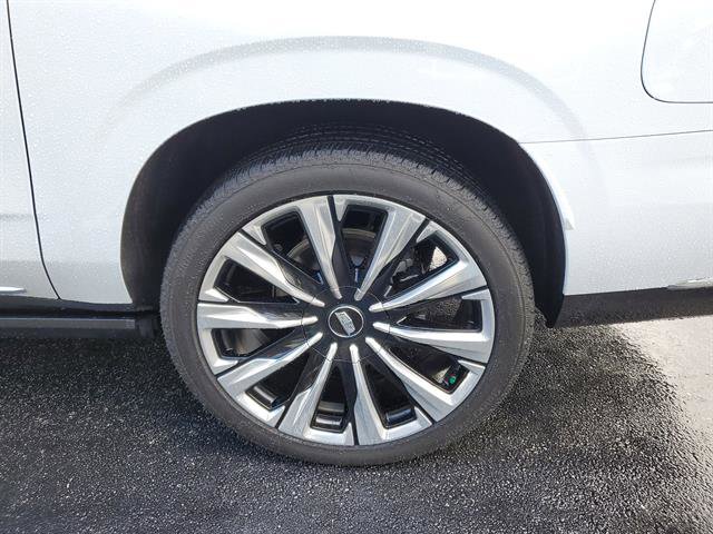 Certified 2026 Cadillac Escalade ESV Platinum Luxury image 14