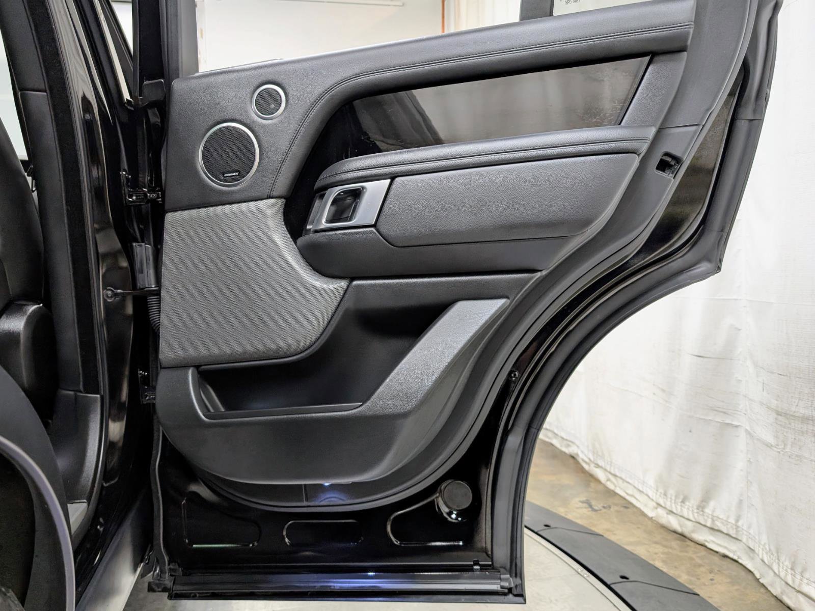 Used 2020 Land Rover Range Rover image 23