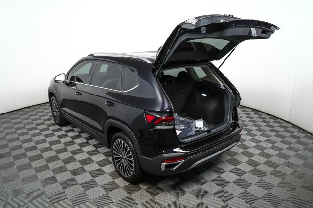 New 2026 Volkswagen Taos SE image 27