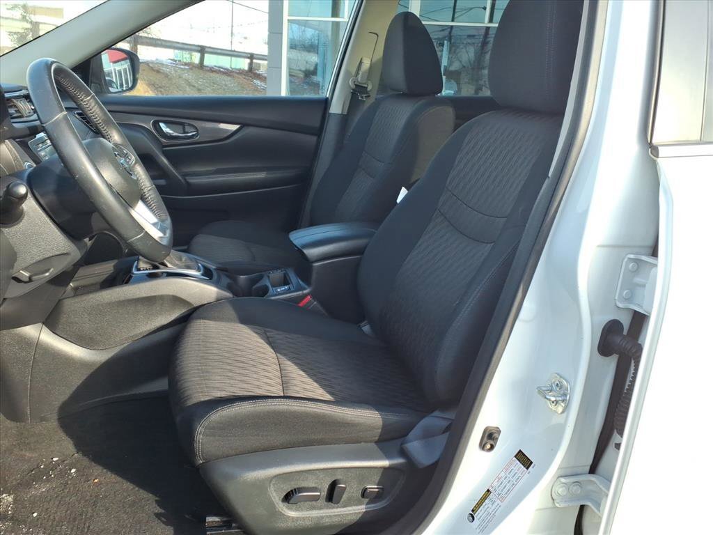 Used 2018 Nissan Rogue SV w/ Sun & Sound Touring Package AWD/4WD image 46