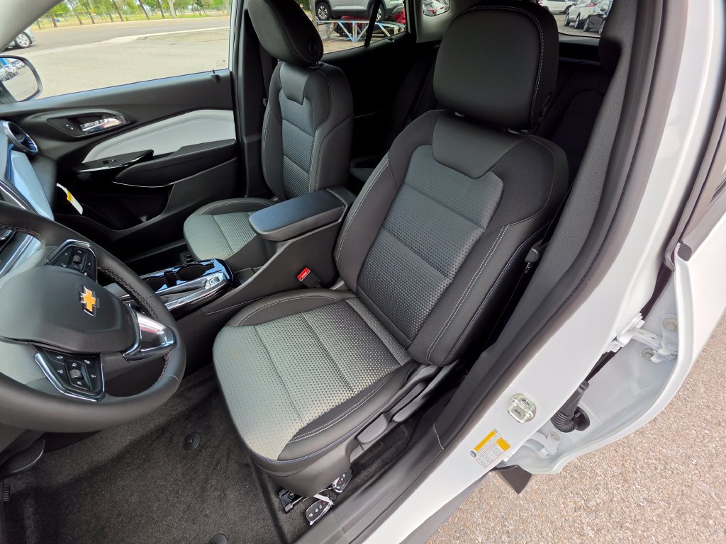 New 2026 Chevrolet Trax LT w/ Driver Confidence Package FWD image 9