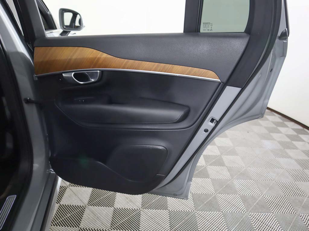 Used 2025 Volvo XC90 B6 Plus w/ Protection Package Premier AWD/4WD image 30
