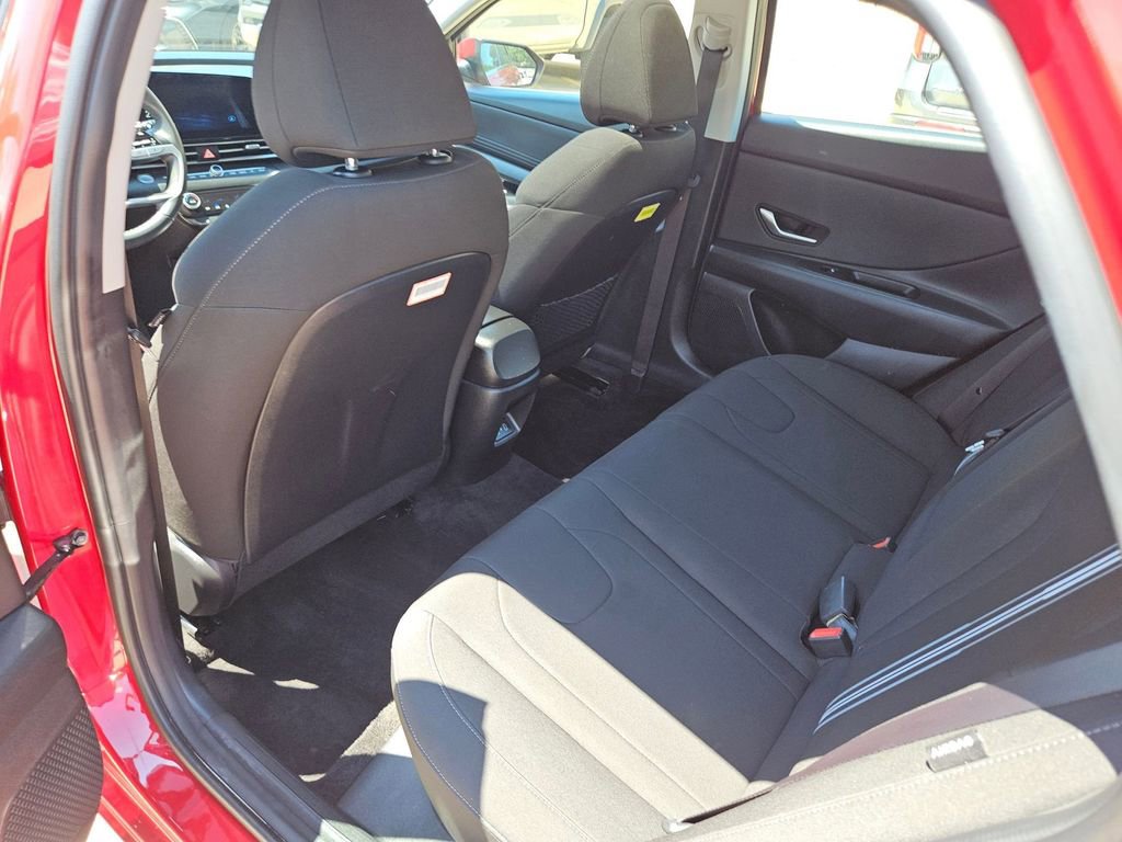 Used 2025 Hyundai Elantra SEL FWD image 29