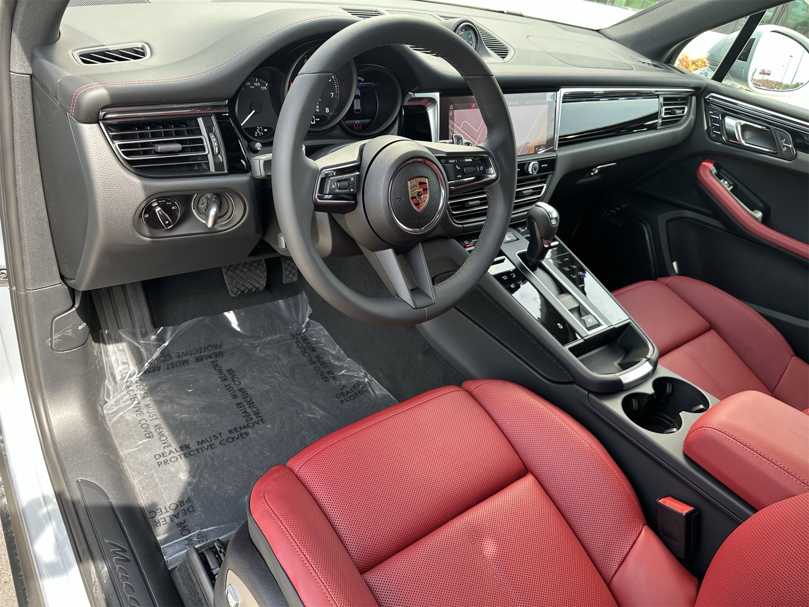 New 2025 Porsche Macan image 4