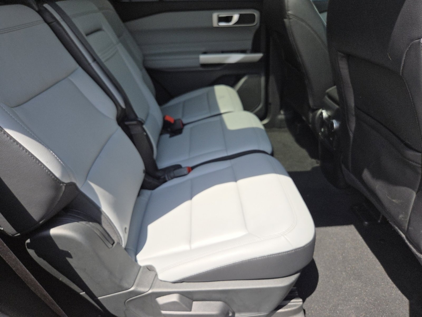 Used 2021 Ford Explorer XLT w/ Equipment Group 202A AWD/4WD image 28