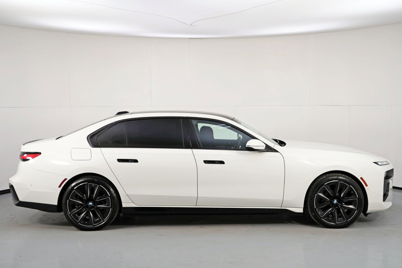 Used 2023 BMW i7 xDrive60 w/ Executive Package 2 image 66