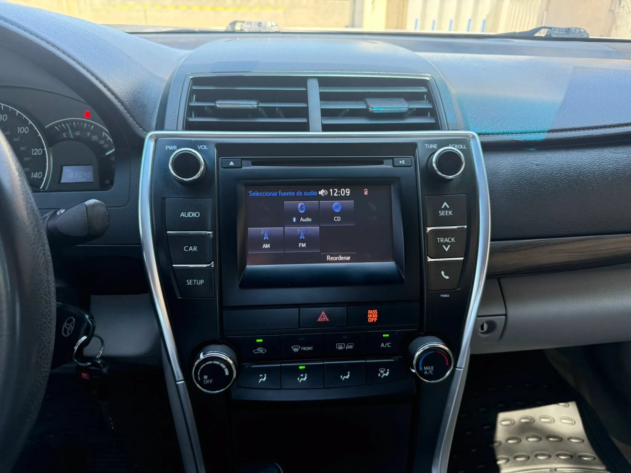 Used 2015 Toyota Camry LE FWD image 21