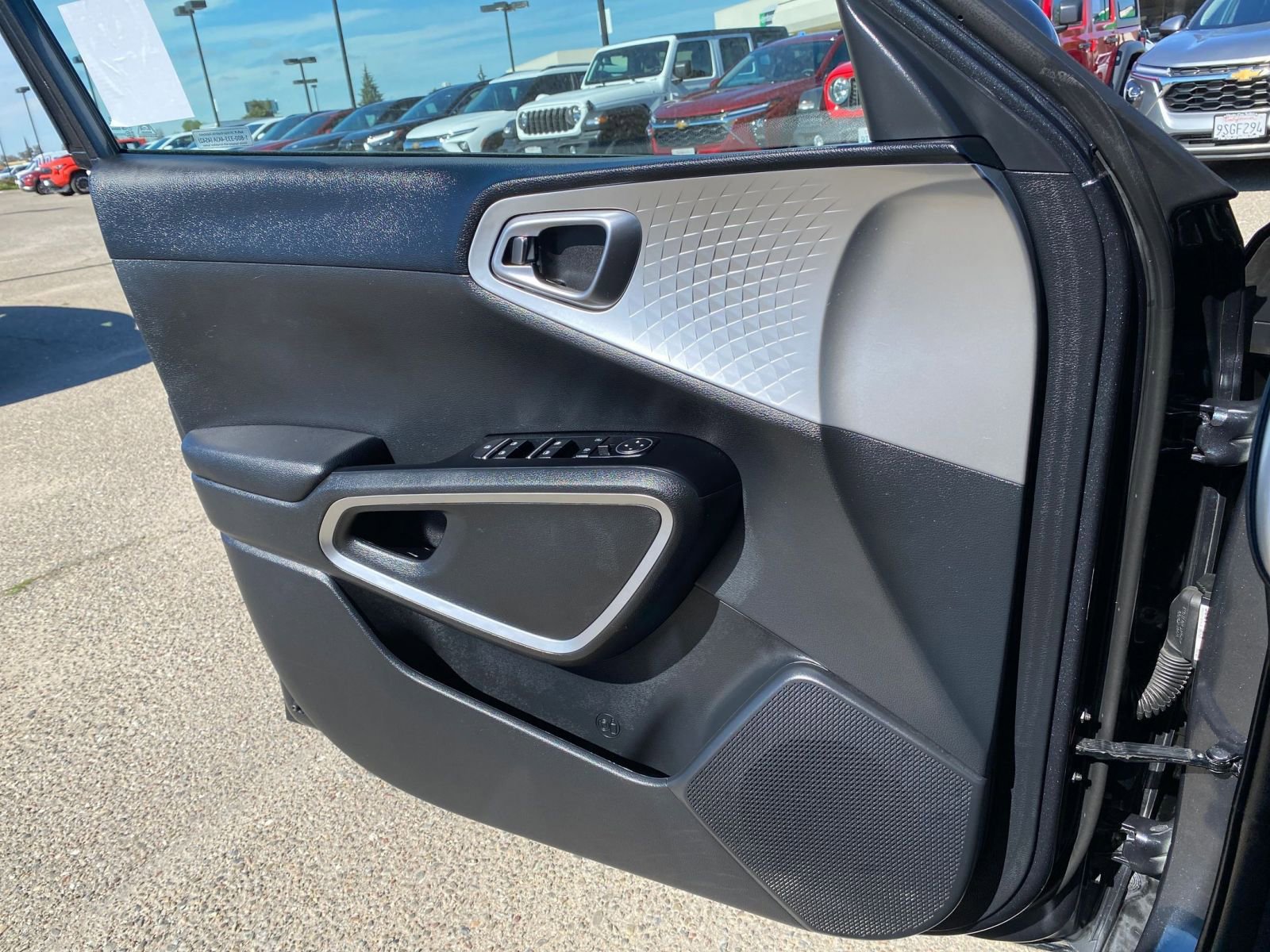 Used 2025 Kia Soul LX w/ LX Technology Package image 18