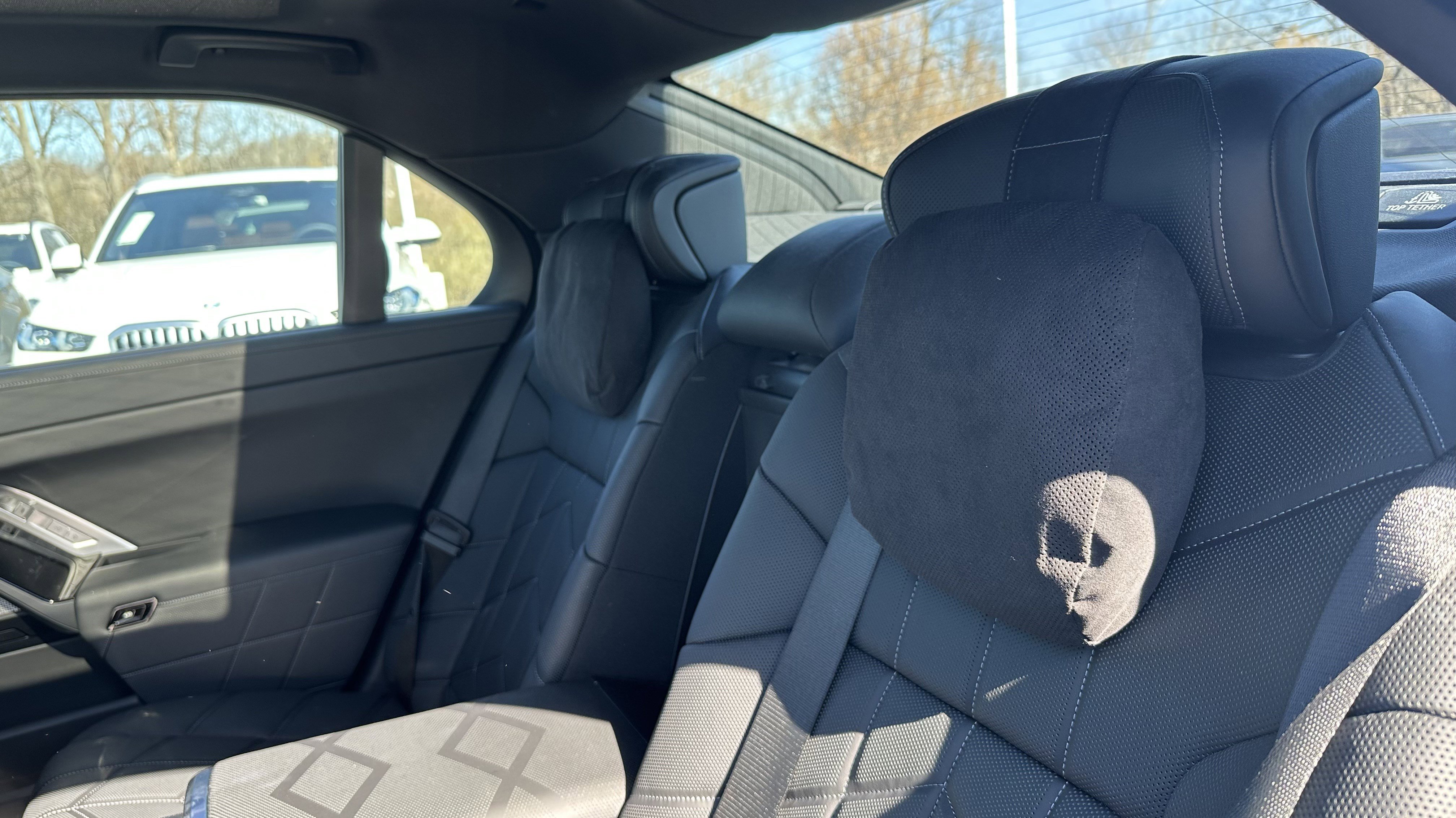 Used 2024 BMW i7 xDrive60 image 32