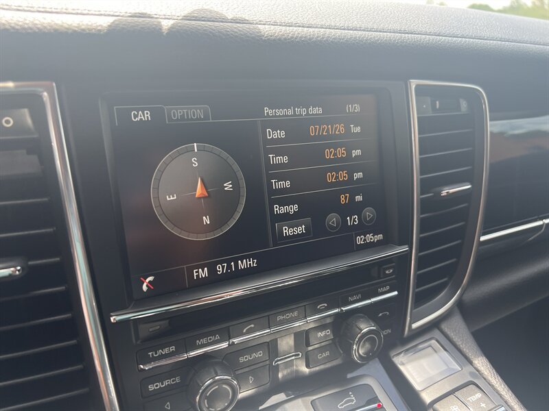 Used 2015 Porsche Panamera image 21