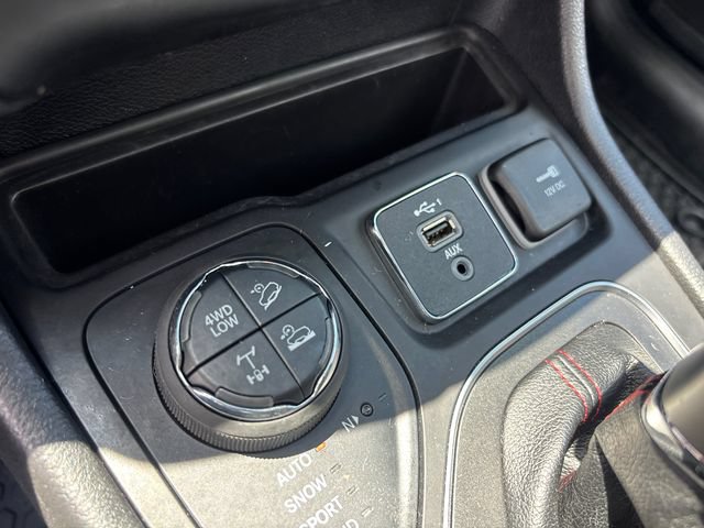 Used 2021 Jeep Cherokee Trailhawk w/ Sun, Sound & Nav Group AWD/4WD image 25