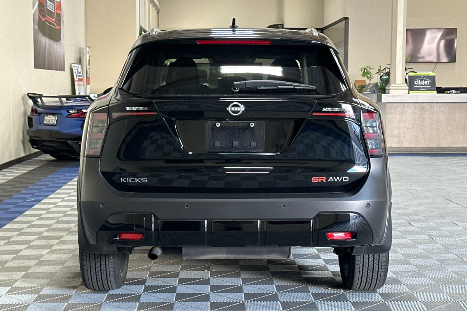 Used 2025 Nissan Kicks SR AWD/4WD image 5