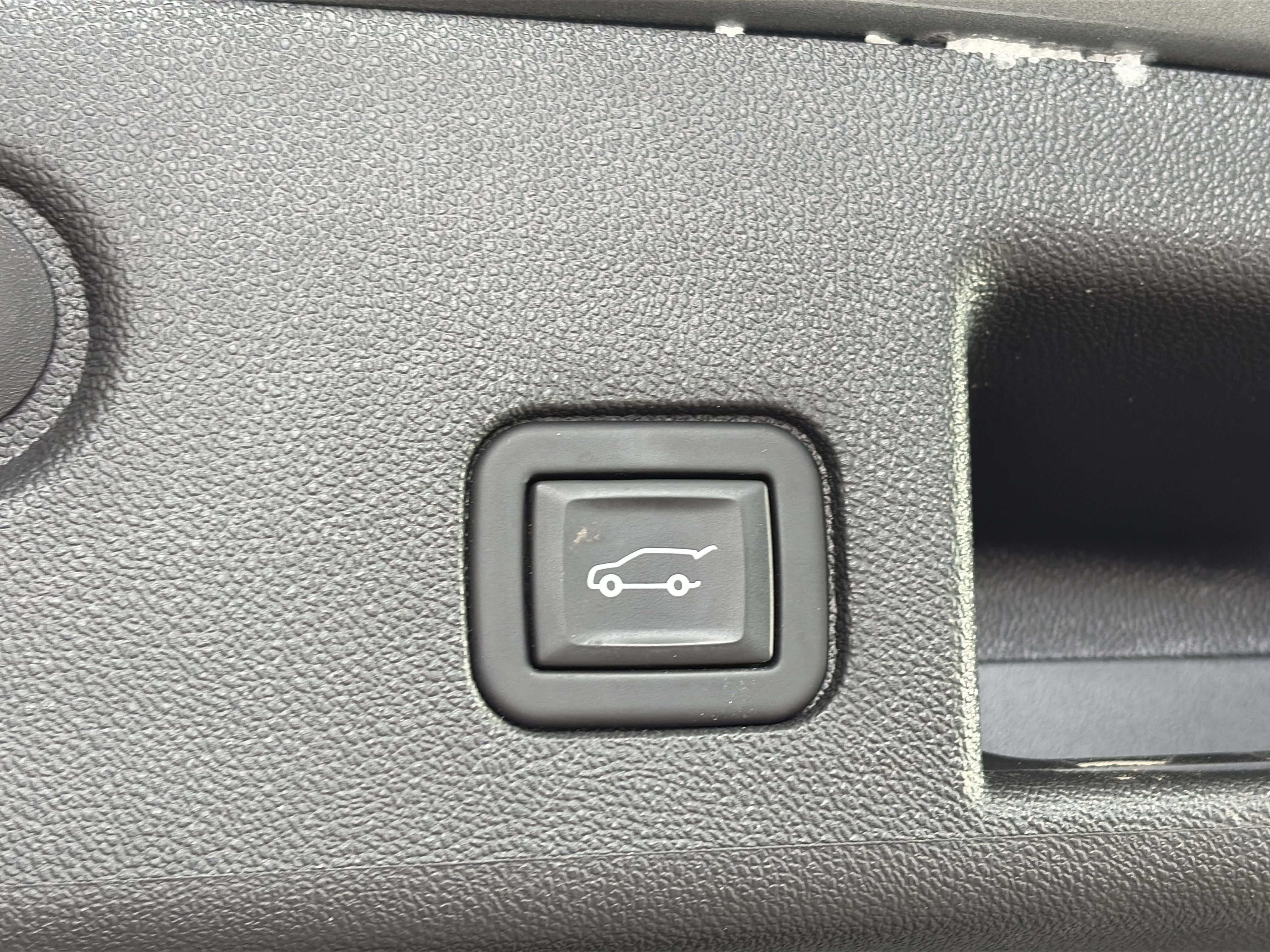 Used 2023 Chevrolet Equinox Premier AWD/4WD image 15
