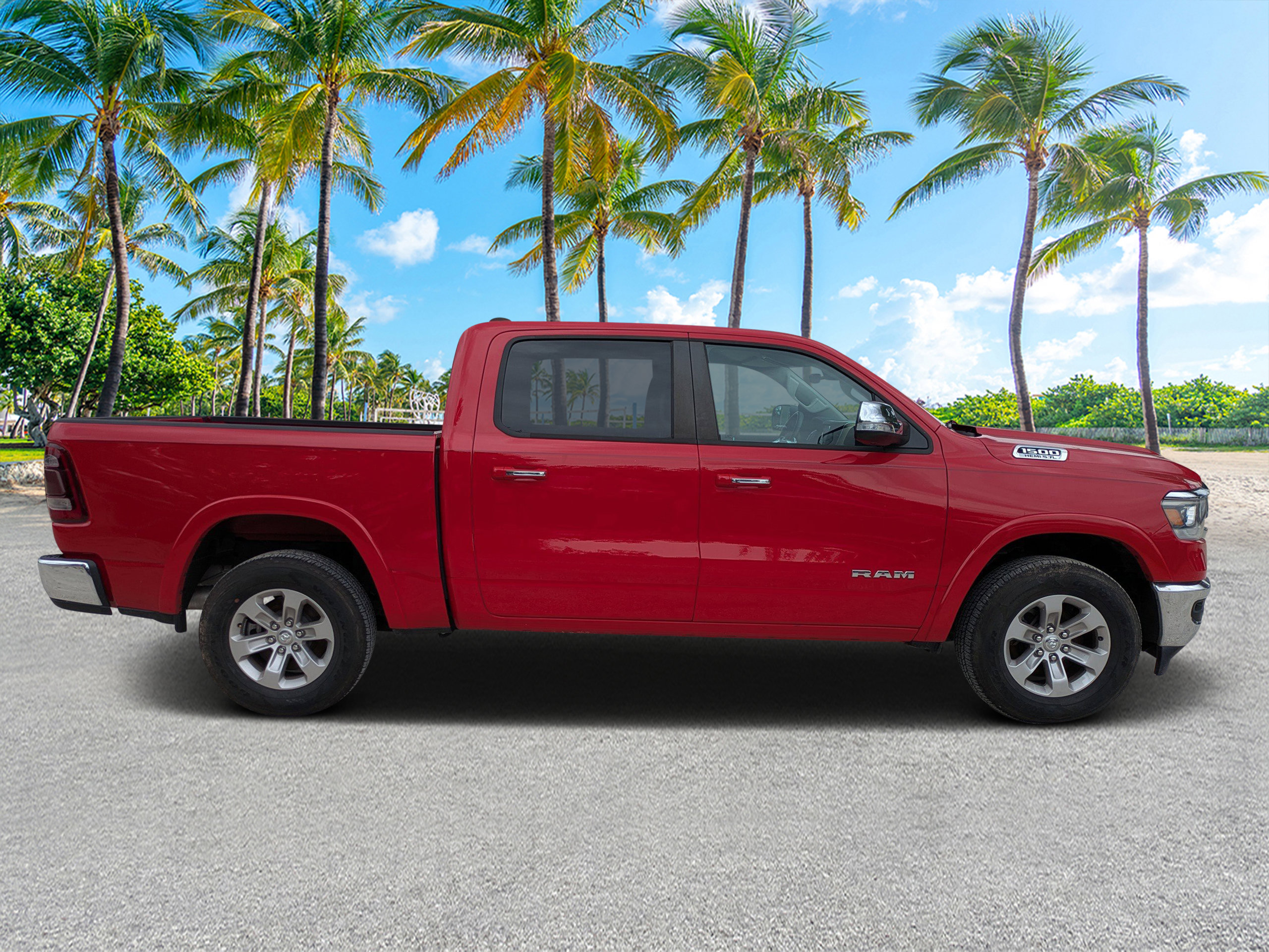 Used 2022 RAM 1500 Laramie AWD/4WD image 3