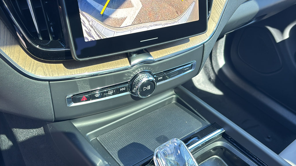New 2027 Volvo XC60 B5 Plus AWD/4WD image 22