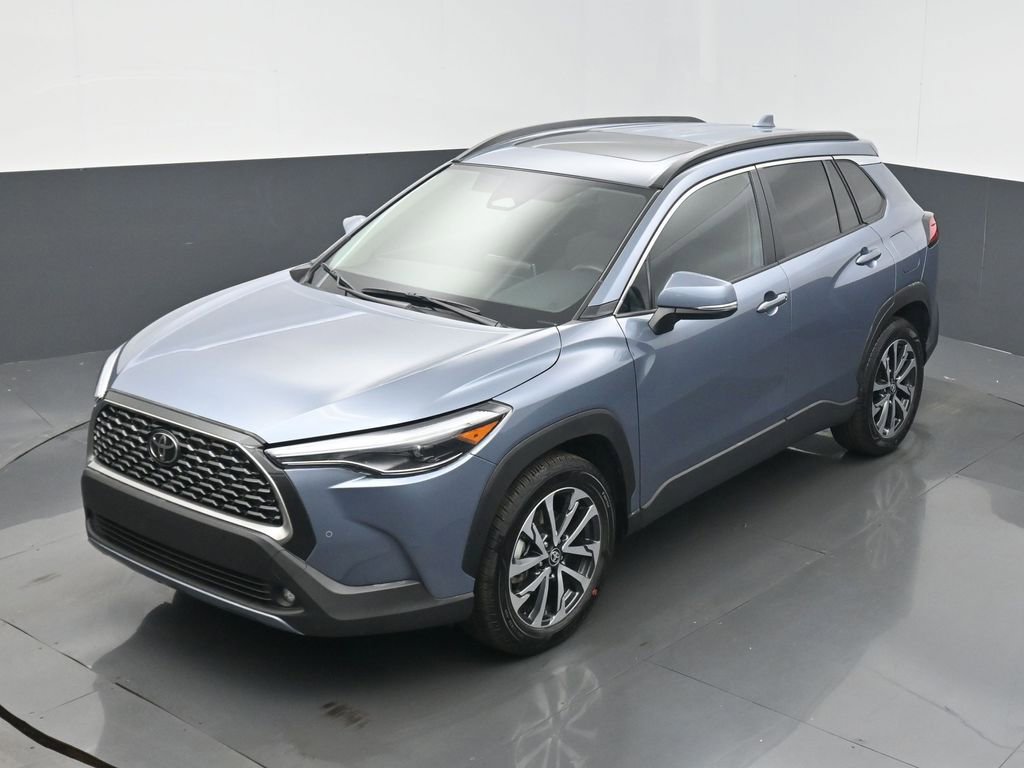 Used 2024 Toyota Corolla Cross XLE w/ Convenience Package image 9