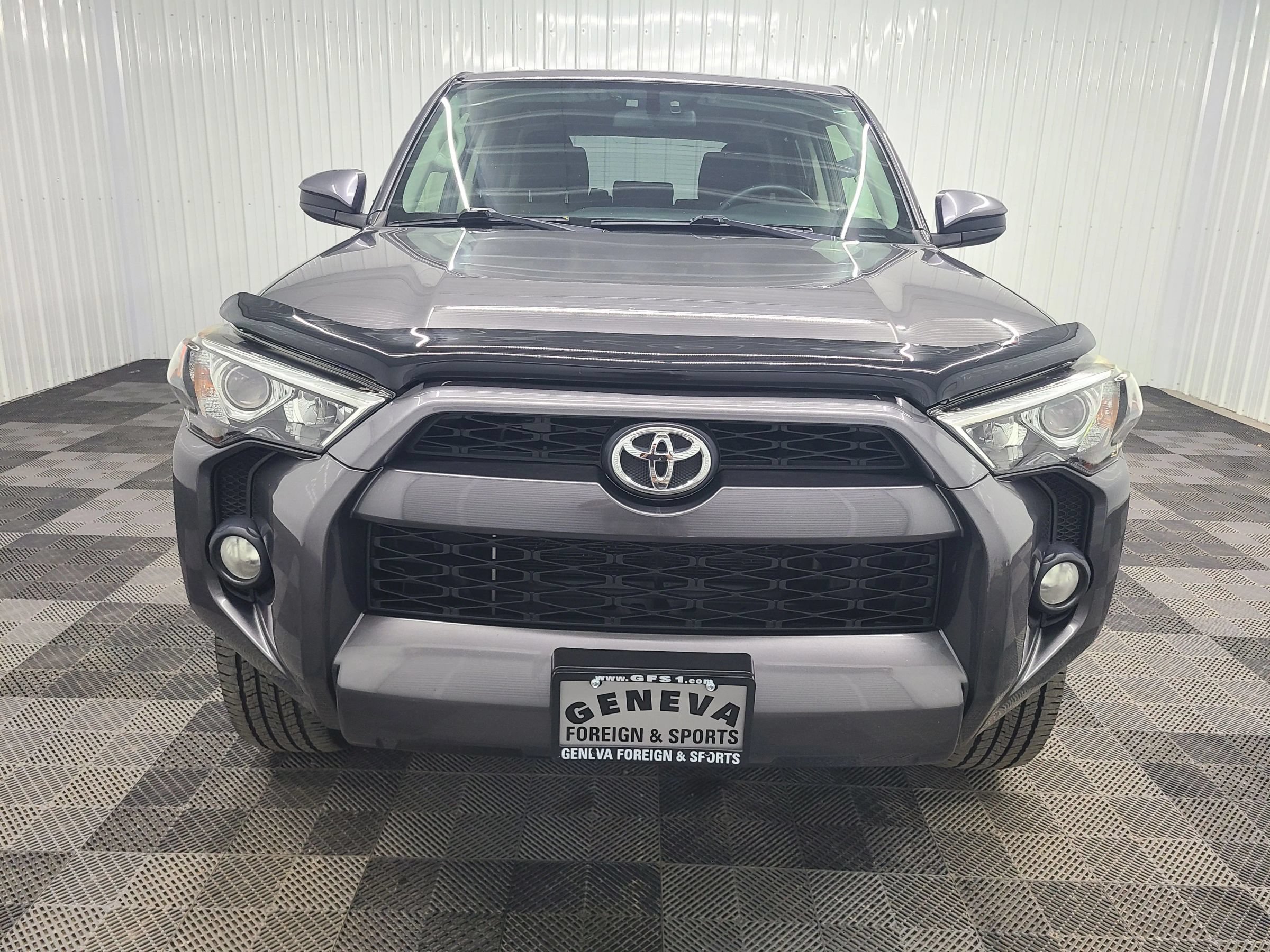 Used 2017 Toyota 4Runner SR5 AWD/4WD image 6