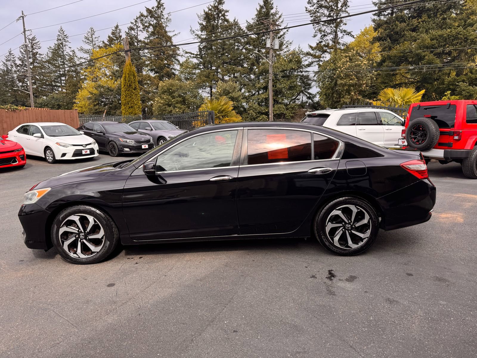 Used 2017 Honda Accord EX image 4