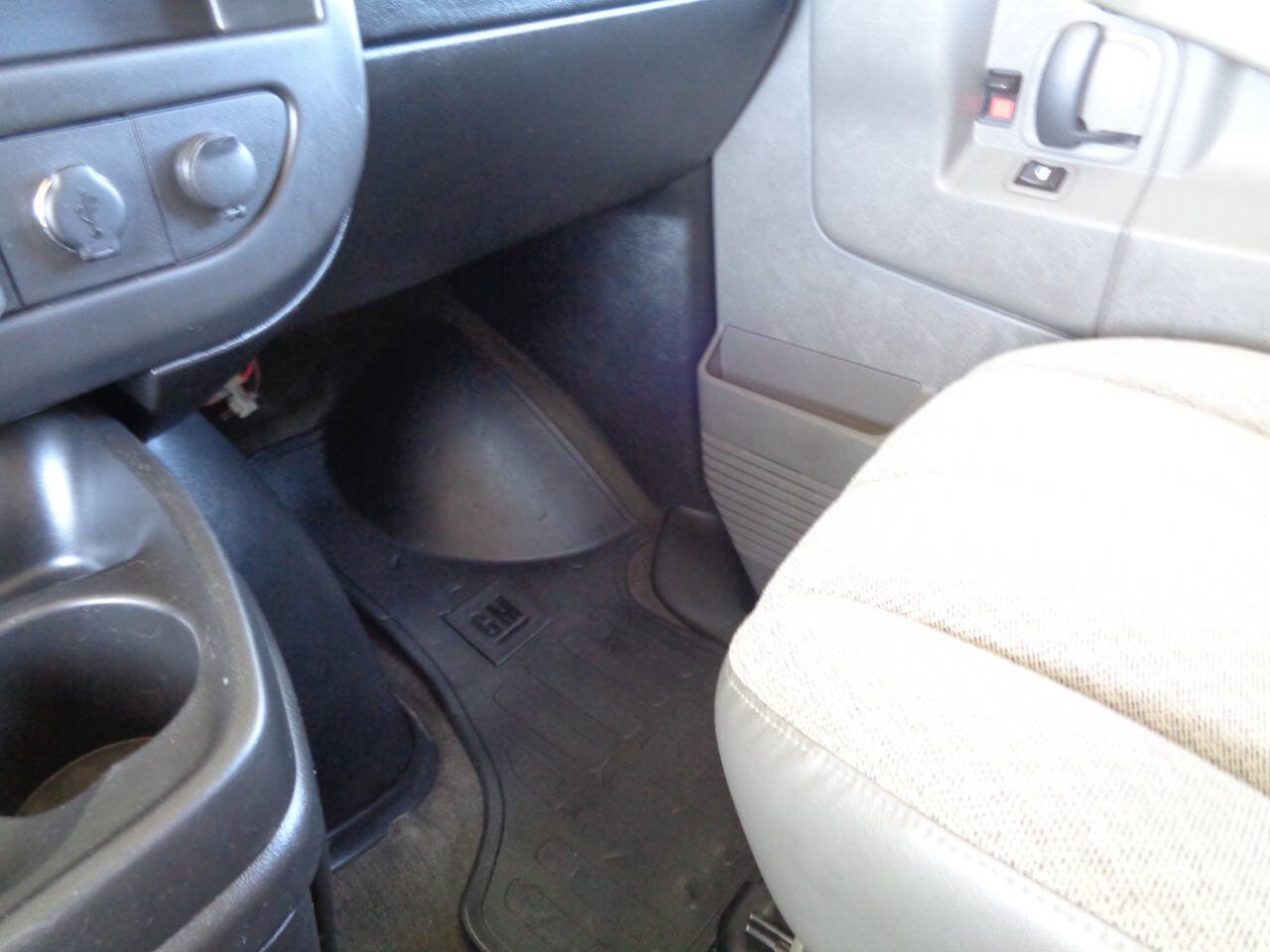 Used 2018 Chevrolet Express 2500 LT w/ LT Preferred Equipment Group image 34