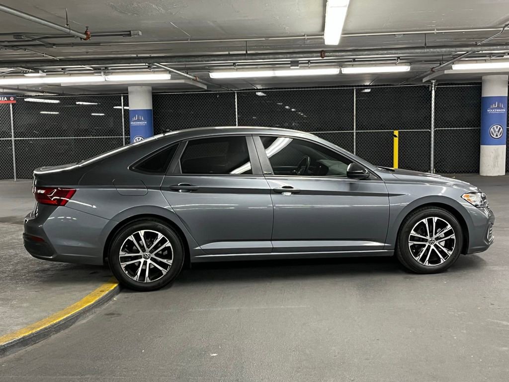 Used 2023 Volkswagen Jetta Sport image 35