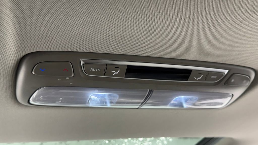 Used 2022 Kia Telluride S FWD image 38