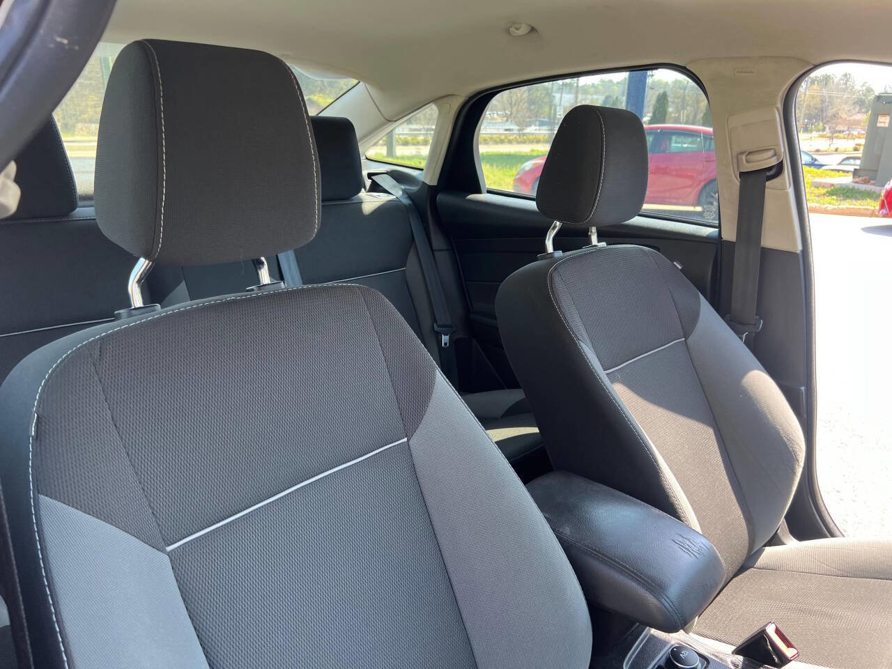 Used 2012 Ford Focus SE image 15