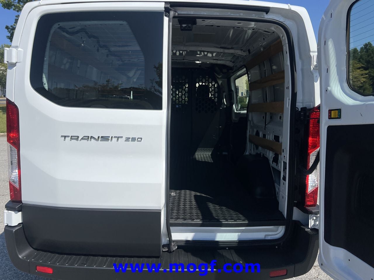 Used 2025 Ford Transit 250 Low Roof w/ Exterior Upgrade Package RWD image 18