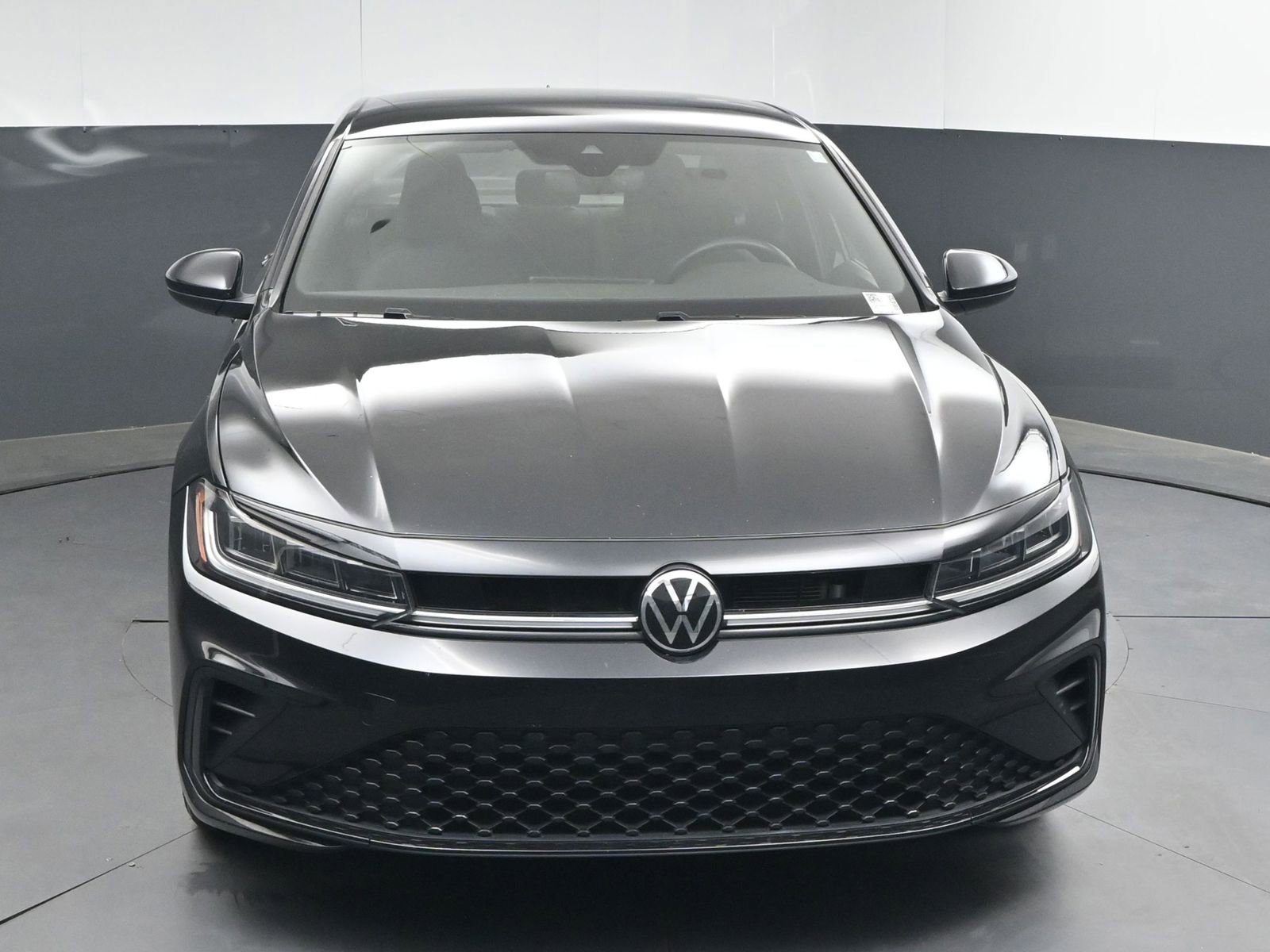 Used 2025 Volkswagen Jetta Sport FWD image 2