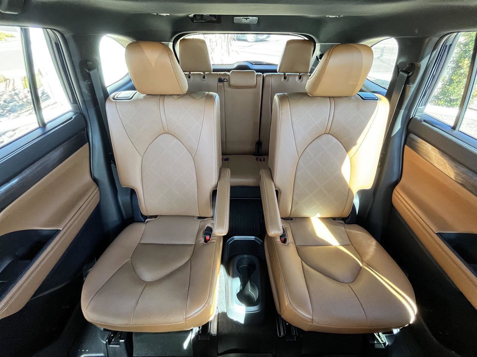 Used 2023 Toyota Highlander Platinum image 39