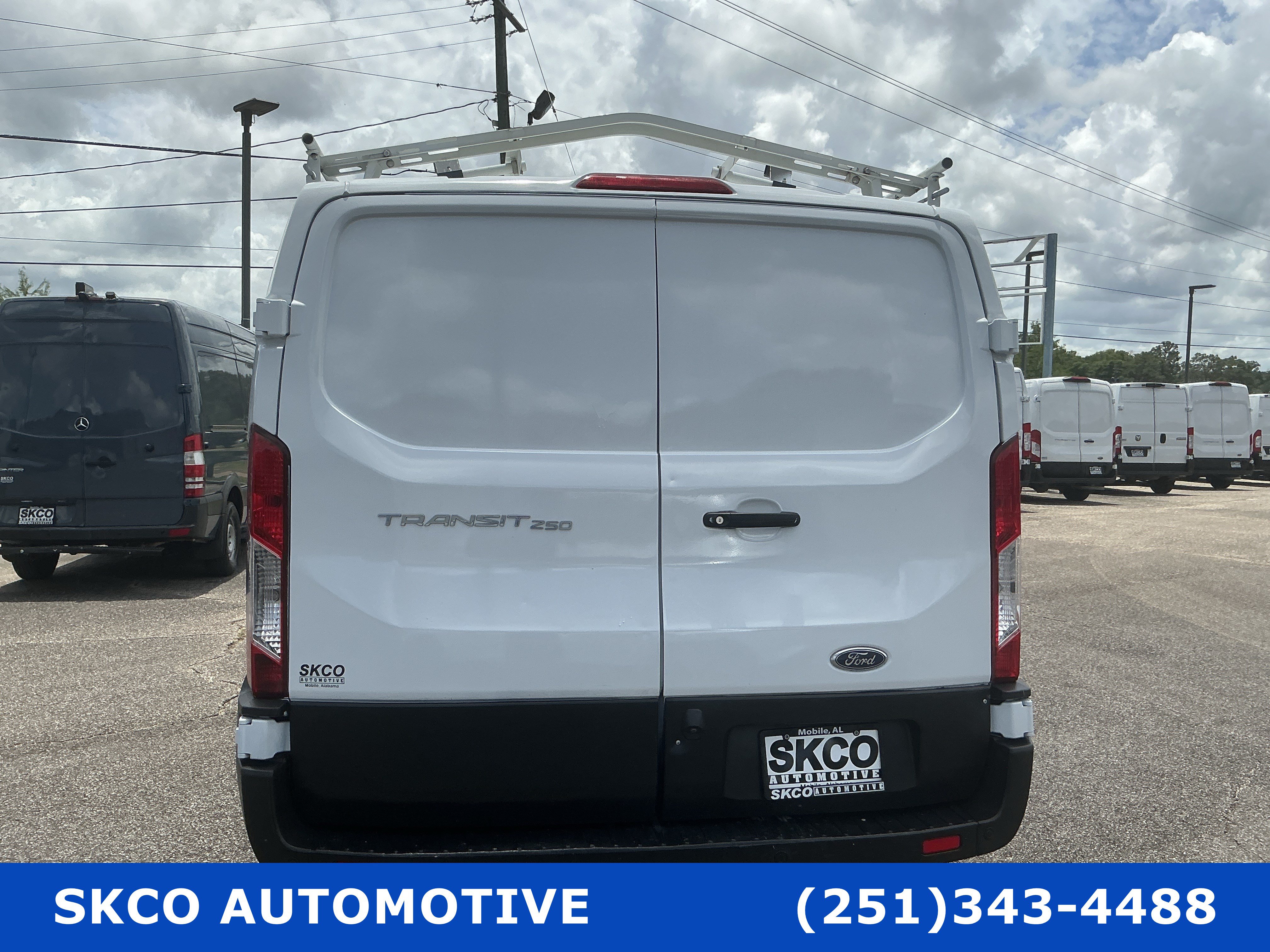 Used 2020 Ford Transit 250 Low Roof RWD image 4
