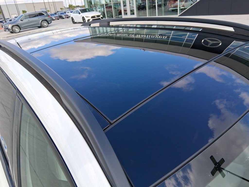 Used 2023 Mercedes-Benz GLB 250 image 4