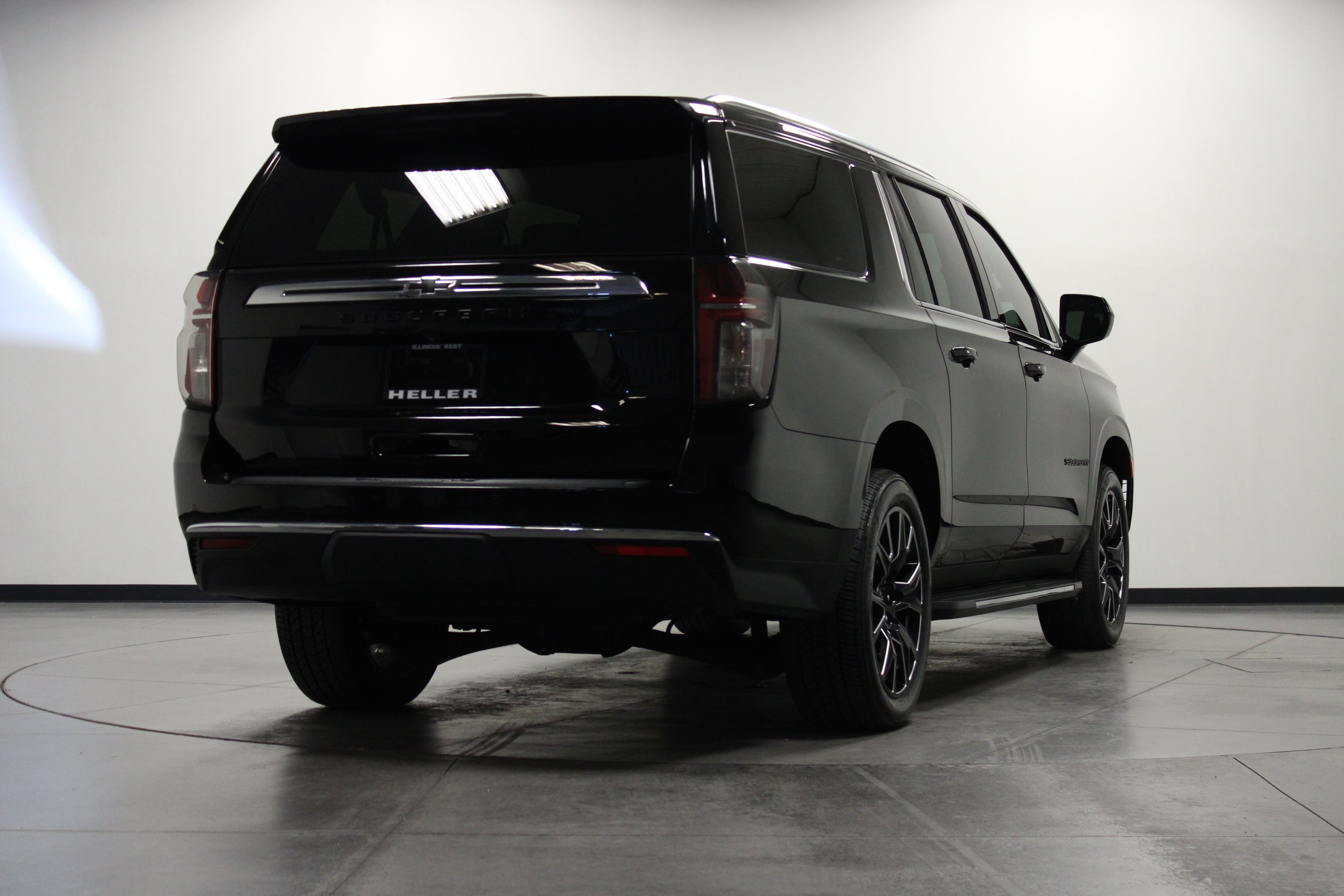 Used 2024 Chevrolet Suburban LS w/ Driver Alert Package AWD/4WD image 4