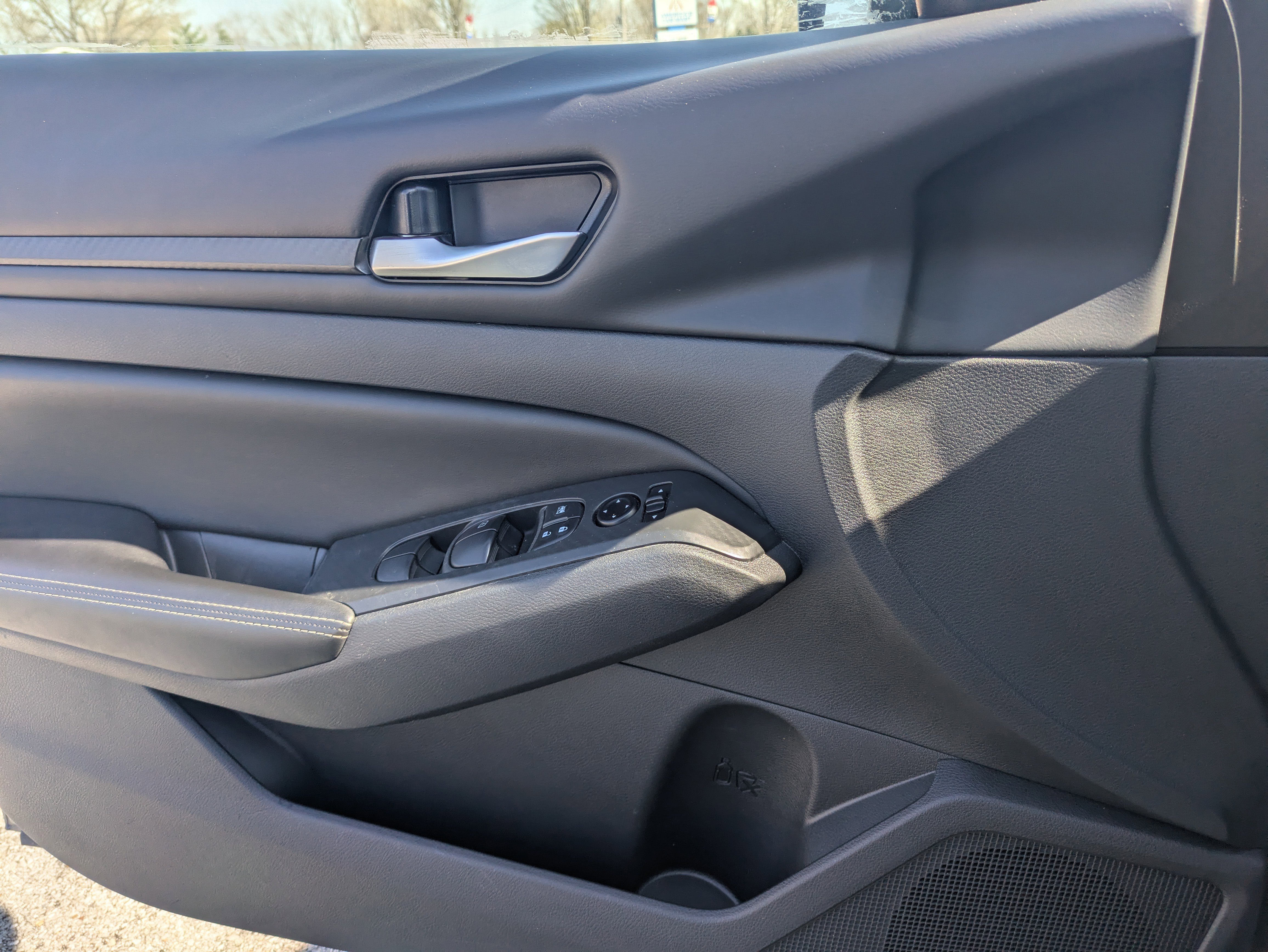 Used 2024 Nissan Altima 2.5 SV image 19