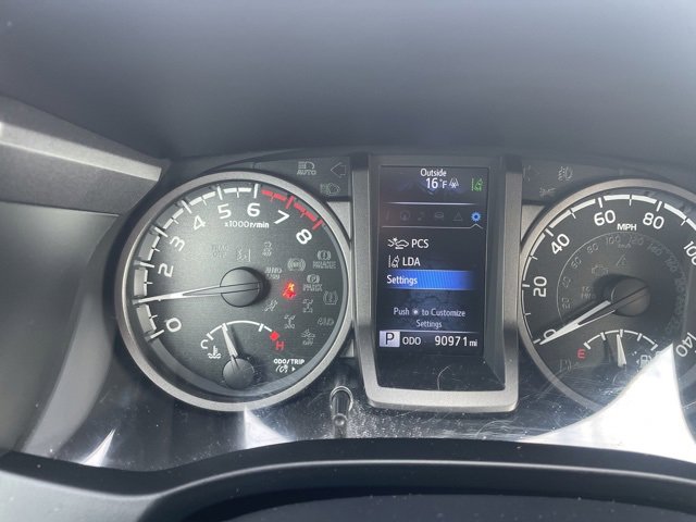 Used 2018 Toyota Tacoma TRD Sport image 24