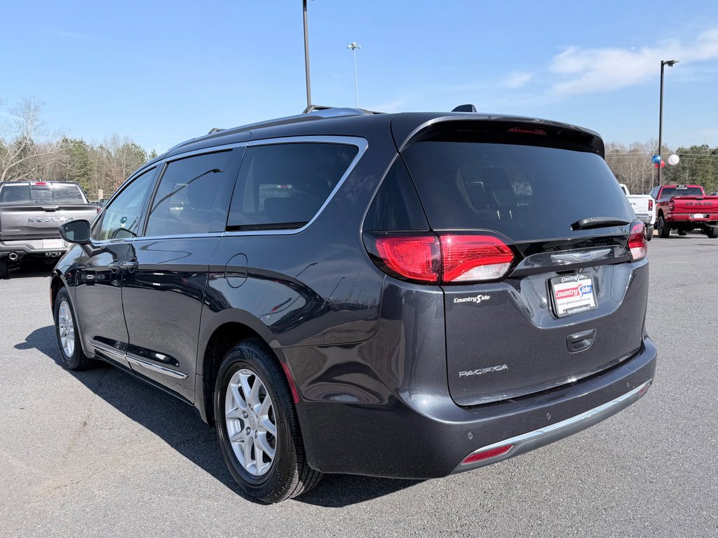 Used 2020 Chrysler Pacifica Touring-L FWD image 7