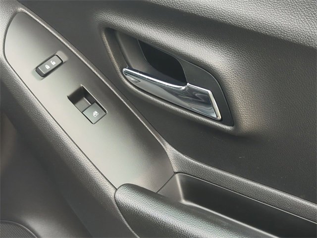 Used 2021 Chevrolet Trax LT w/ LT Convenience Package image 27