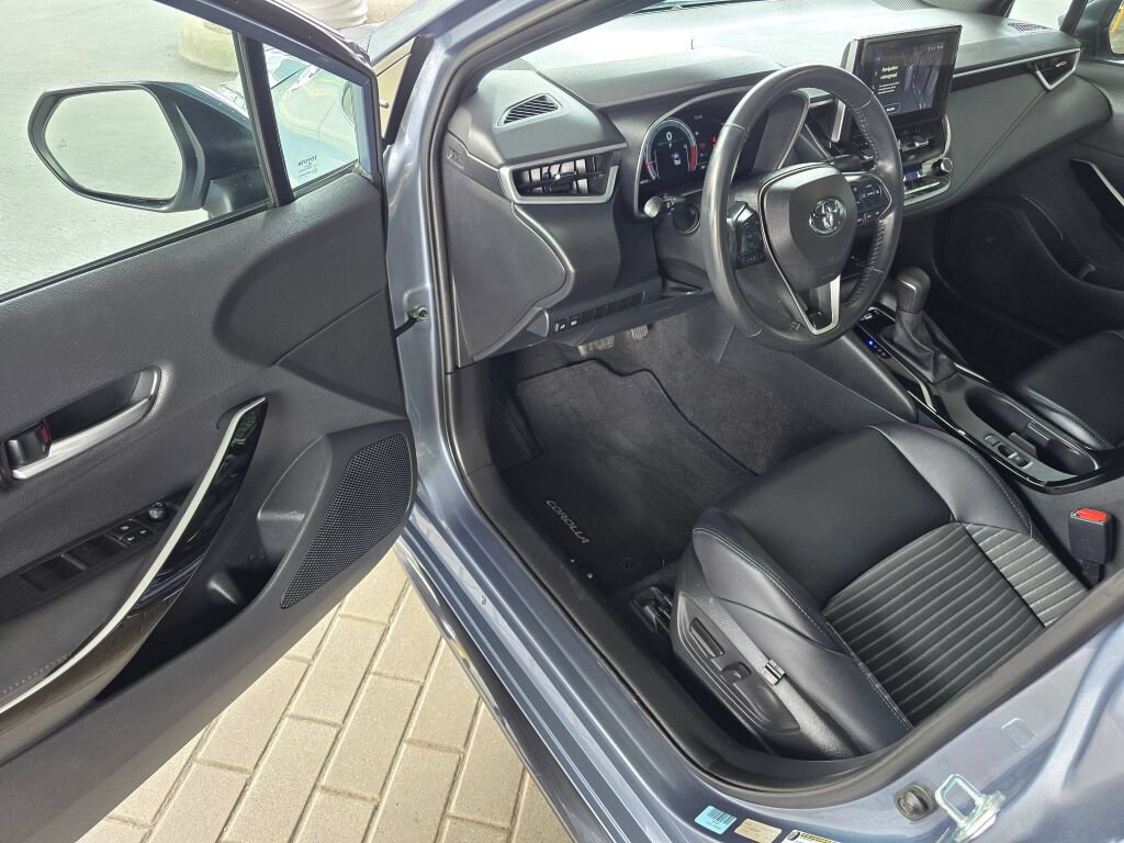Used 2024 Toyota Corolla XSE FWD image 19