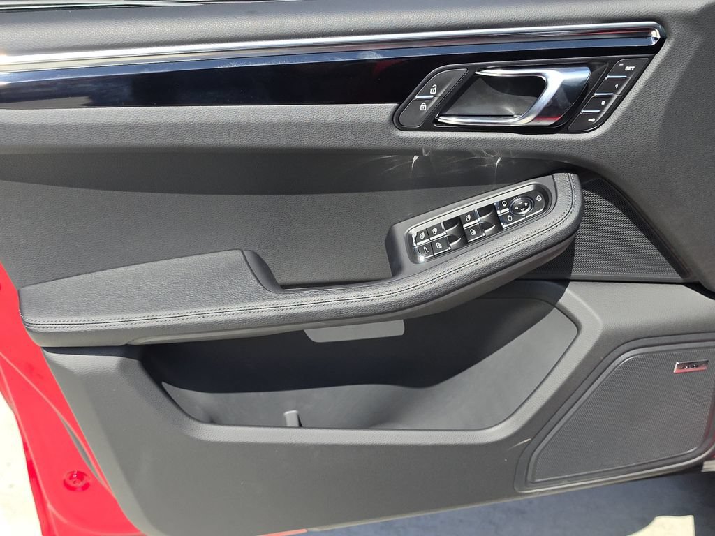 New 2026 Porsche Macan AWD/4WD image 15