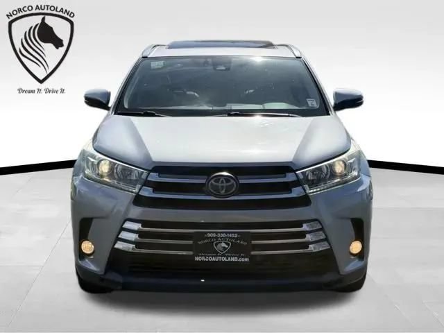 Used 2017 Toyota Highlander Limited Platinum w/ Carpet Mat Package FWD image 2