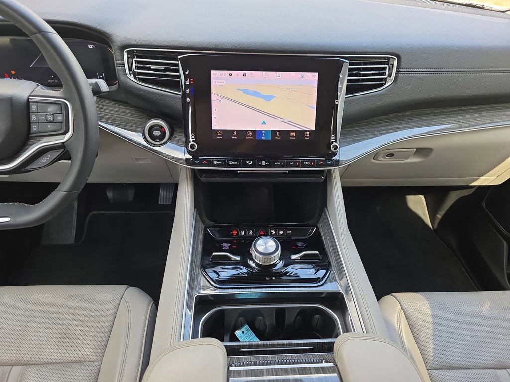 Used 2022 Jeep Wagoneer Series III w/ Flexible Seating Group image 16