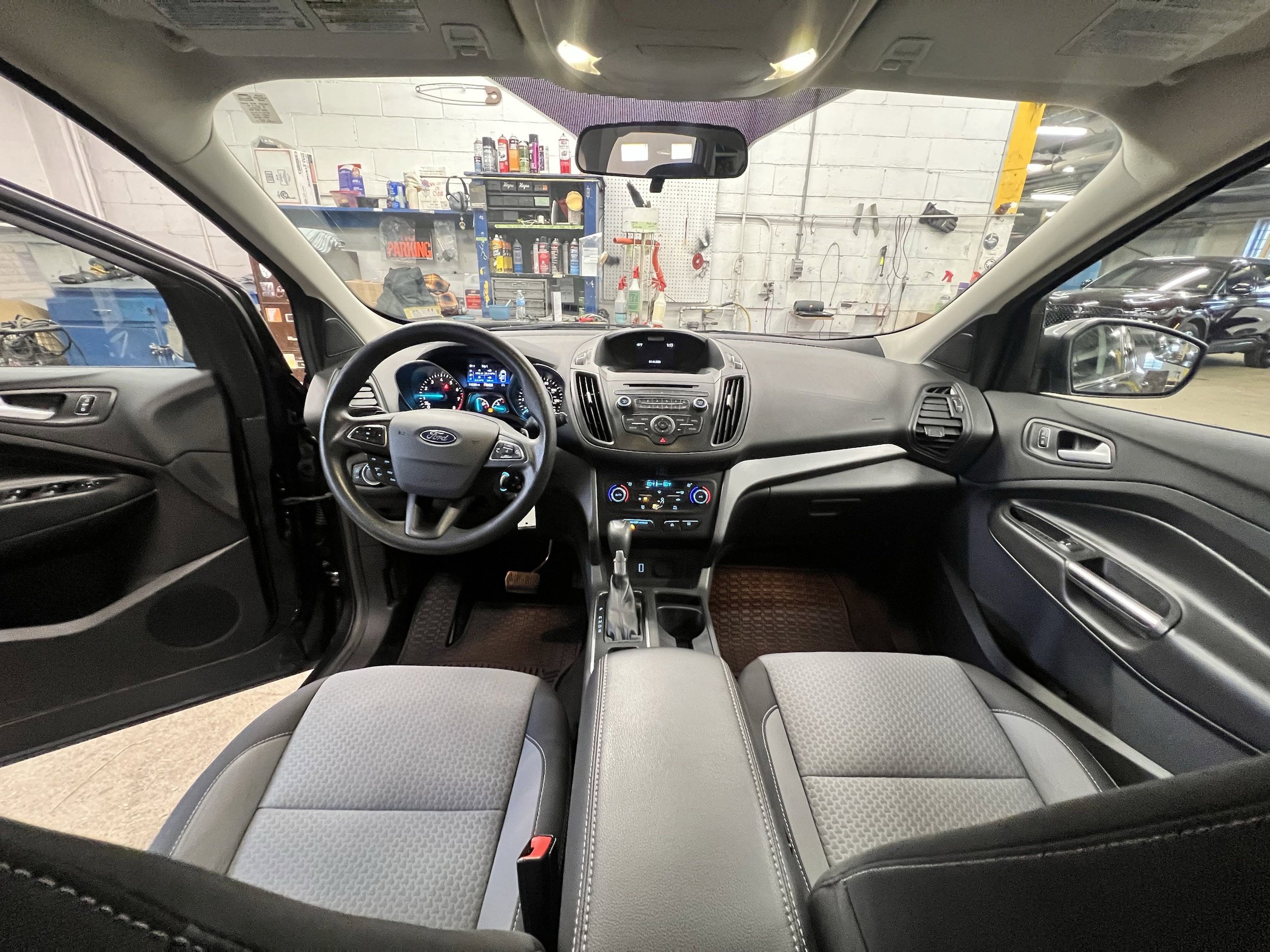 Used 2017 Ford Escape SE image 16