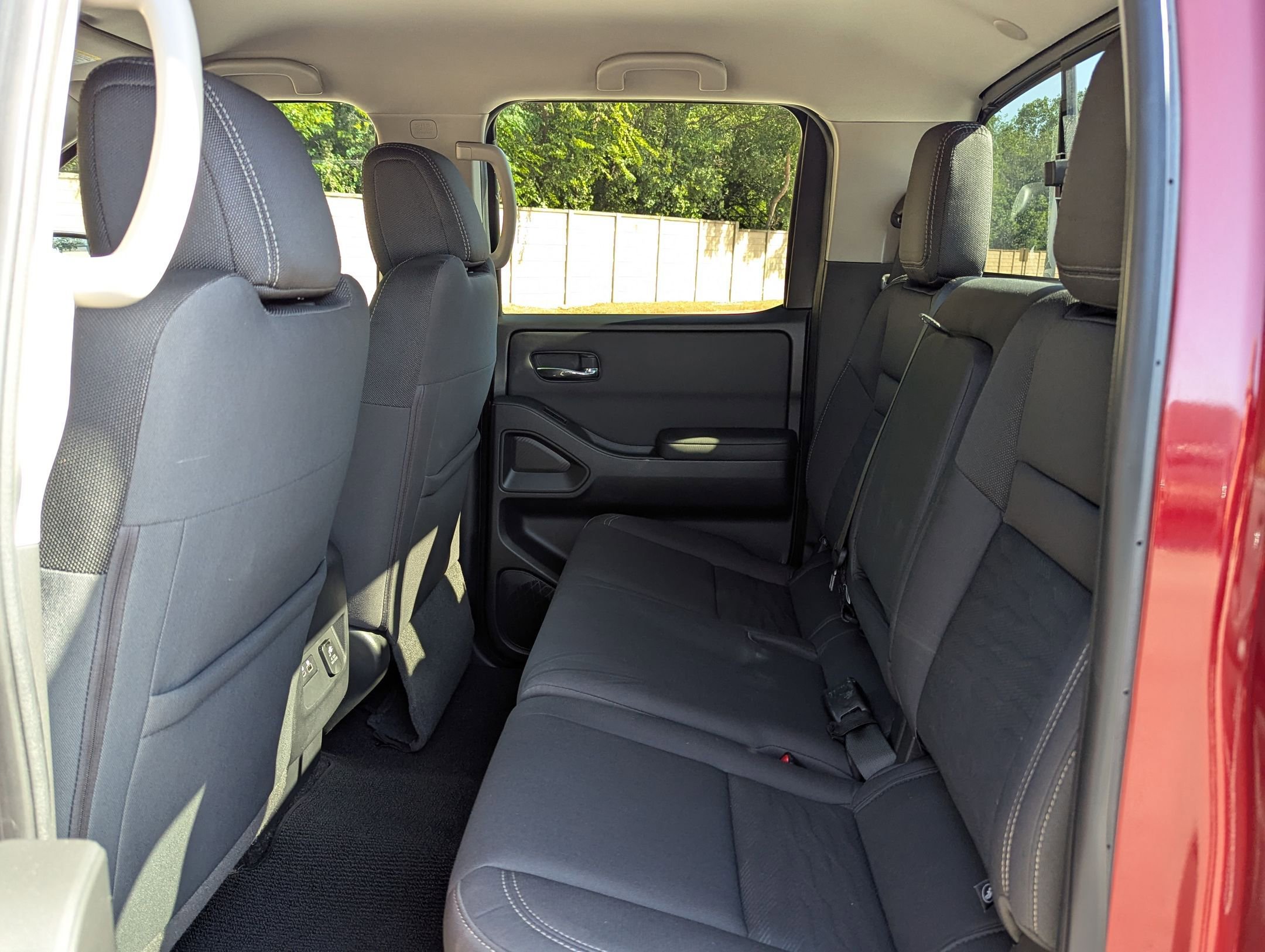 Used 2022 Nissan Frontier SV image 15